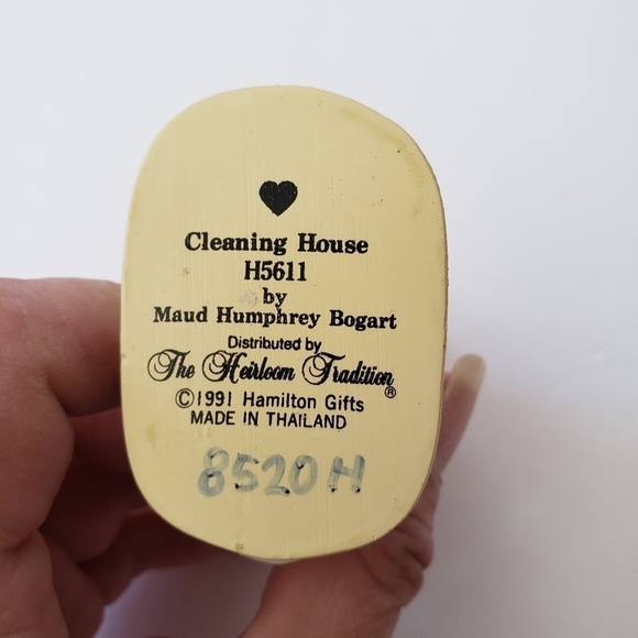 Maud Humphrey Bogart Cleaning House Figure 1991 Hamilton Gifts H5611 8520 H - Picture 6 of 7